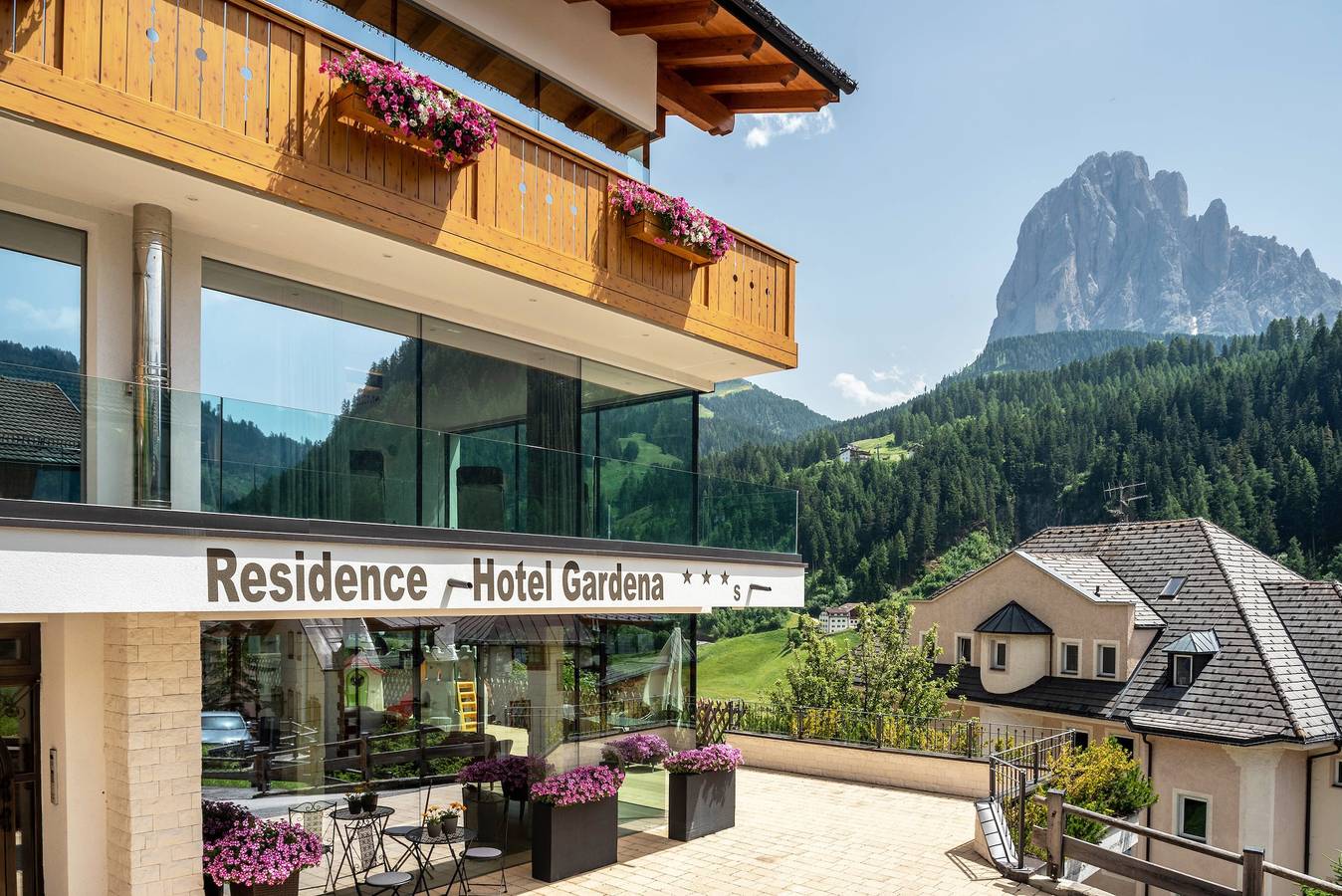 Ganze Wohnung, Ferienwohnung 'Hotel Residenz Gardena Sella' mit Bergblick, Garten und Wlan in St. Christina in Gröden, Dolomiti Superski