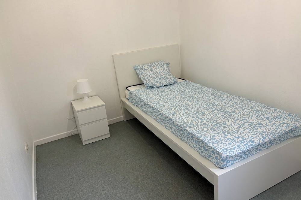 Entire apartment, Apartment located in a quiet residence, with collective parking. in La Garde, Toulon region