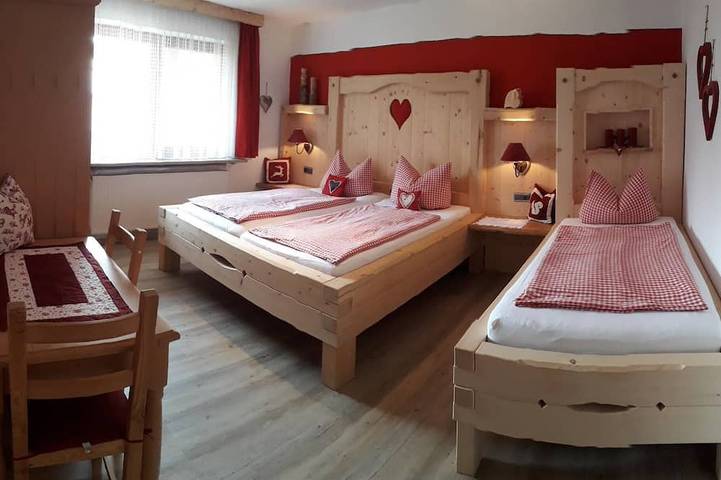 Ferienhaus für 7 Personen, mit Pool und Whirlpool sowie Balkon und Sauna im Chiemgau - 2