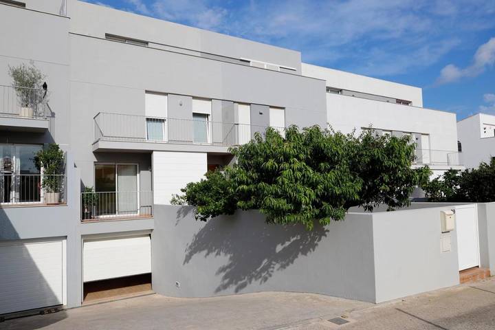 Casa rural para 8 personas, con Balcón y Terraza además de Jardín y Vistas en Maó - 4