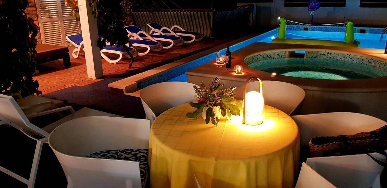 Villa Lucia with private pool and a whirlpool in Mala Srebrna, Rukavac