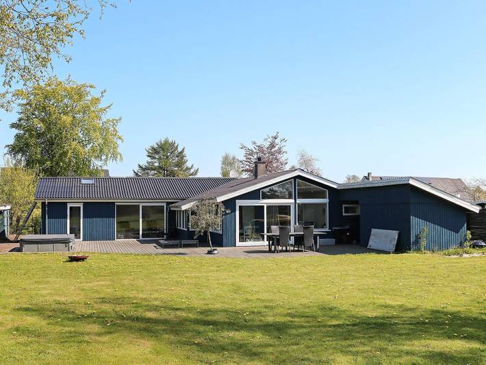 Ferienhaus für 12 Personen, mit Terrasse und Whirlpool, kinderfreundlich in Øster Hurup - 3