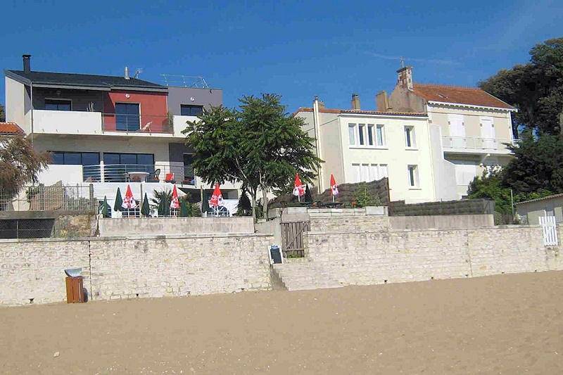 Chambres d'hôtes à Fouras, Le Bois Vert, bord de la plage - Chambre 1 avec balcon vue mer in Fouras, Région de Rochefort