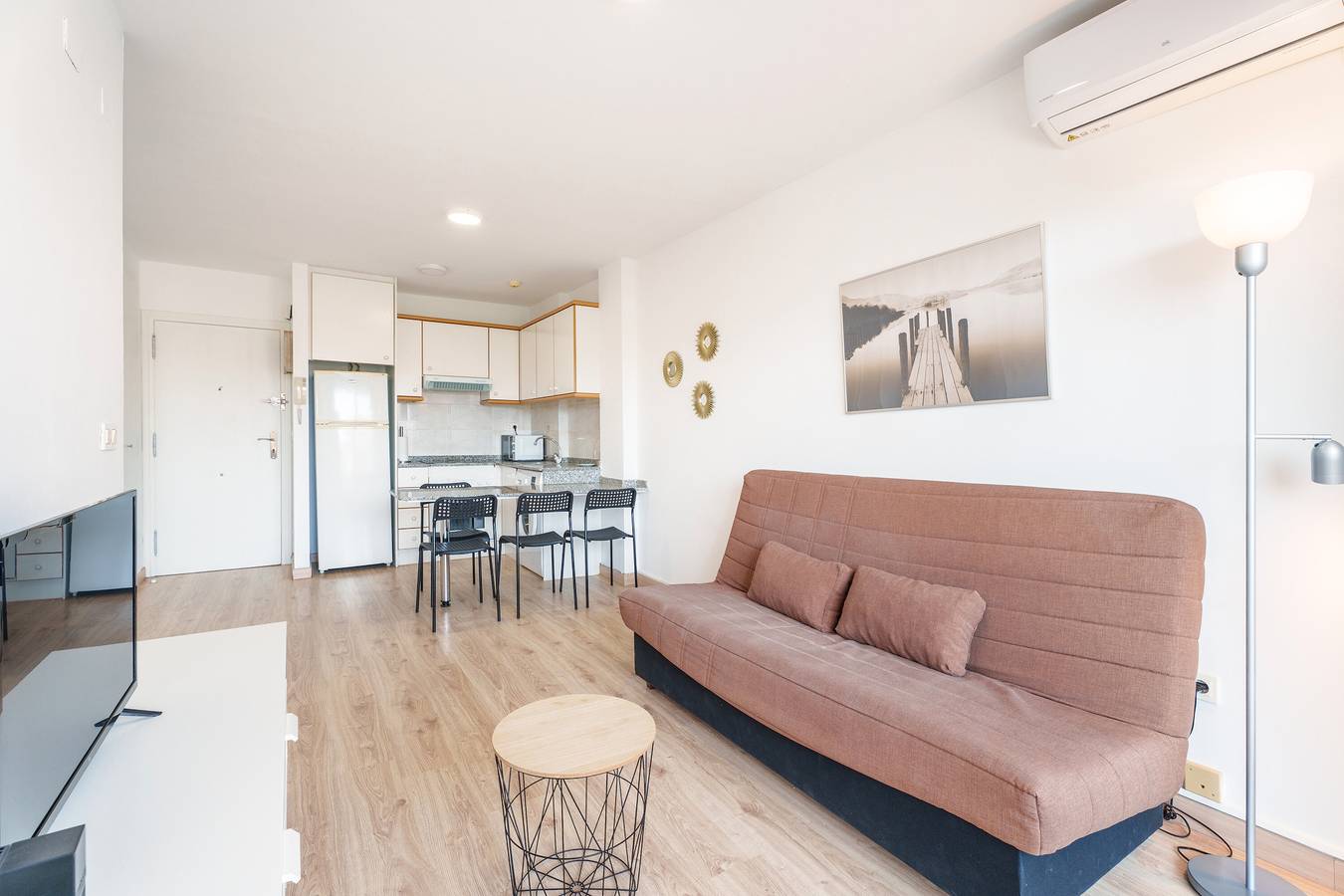 Entire apartment, Lopimar Jose Segrelles Apartment with Private Terrace, Steps from the Beach in Canet d'En Berenguer, Costa de Valencia