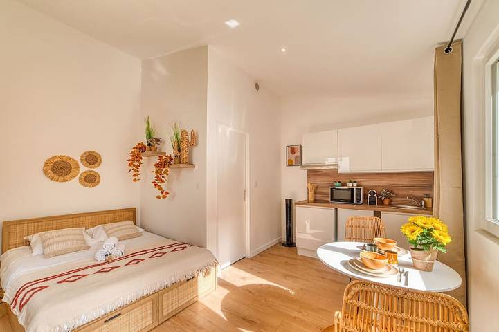 Gîte pour 2 personnes, avec jardin à Décines-Charpieu - 2