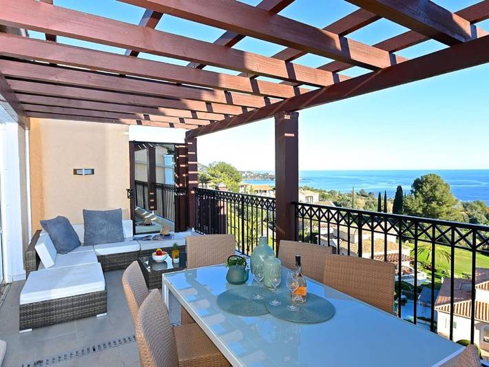 Gîte pour 5 personnes, avec piscine ainsi que jardin et terrasse, animaux acceptés dans Gare Du Dramont