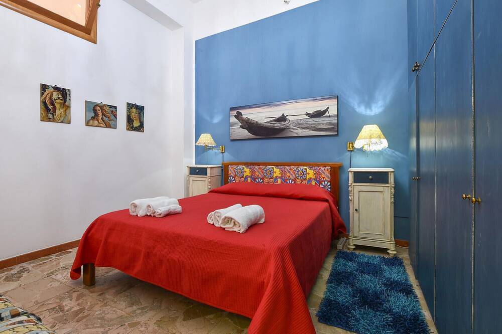2 bedroom stunning home in Capaci in Capaci, Provincia de Palermo