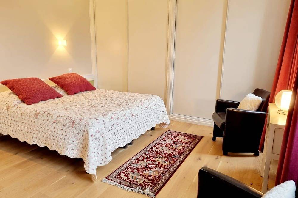 Ganze Wohnung, Apartment-Stadt-Ensuite mit Dusche-Parkblick in Angoulême, Charente