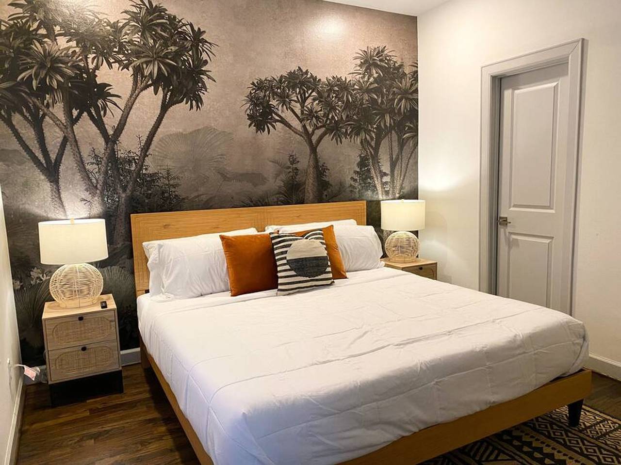 Urban Jungle Retreat in the Htx Skyline in Houston, Harris County