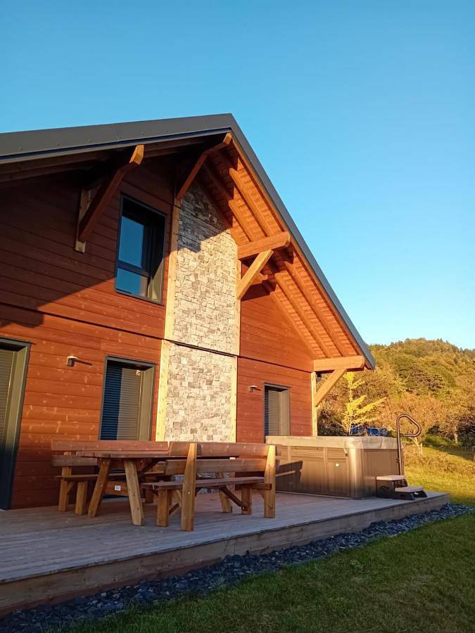 Gîte pour 6 personnes, avec jardin et jacuzzi dans Faucompierre