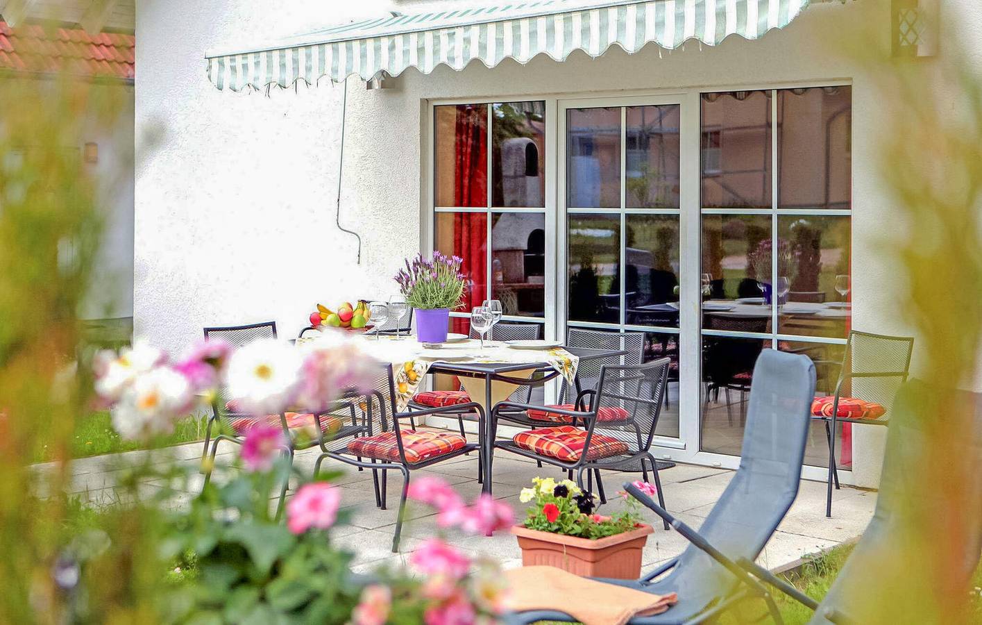 Appartement am See mit Terrasse, Parkplatz und TV in Verchen, Kummerower See