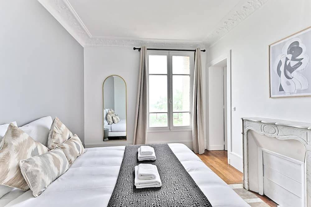Entire apartment, Apartment Panoramic view of the capital in Puteaux, Hauts-de-Seine