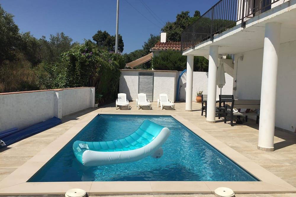 Amplia casa de vacaciones con piscina privada, internet, aire acondicionado in El Mas Boscá, Roses