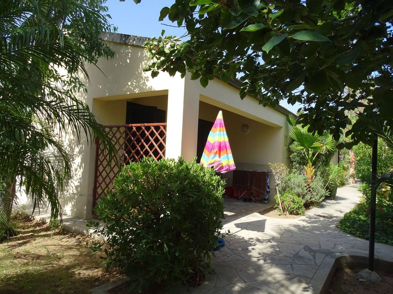 Schöner Bungalow direkt am Sandstrand auf Sizilien in Marina di Modica, Modica