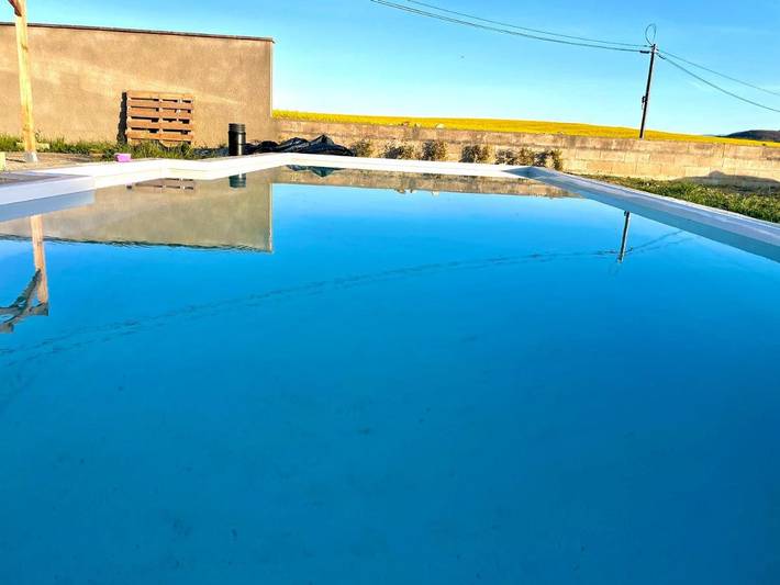 Location de vacances pour 6 personnes, avec terrasse et vue ainsi que piscine et jardin, animaux acceptés à Cazalrenoux - 3