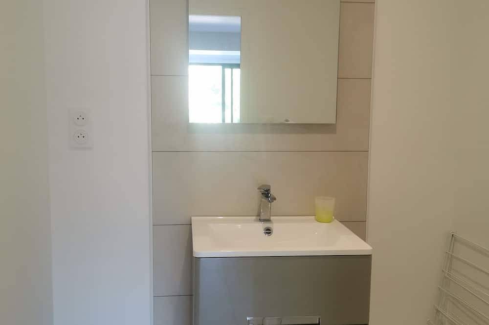 Appartement entier, Bulle de nature- gîte typique de la Drôme des collines in Charmes-sur-l'Herbasse, Région de Valence