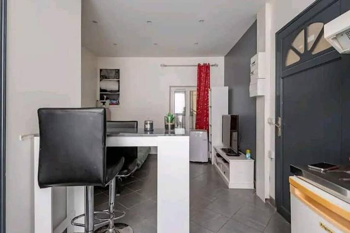 Appartement entier, Studio au centre historique de Montelimar! Wifi inclut in Montélimar, Région de nyons