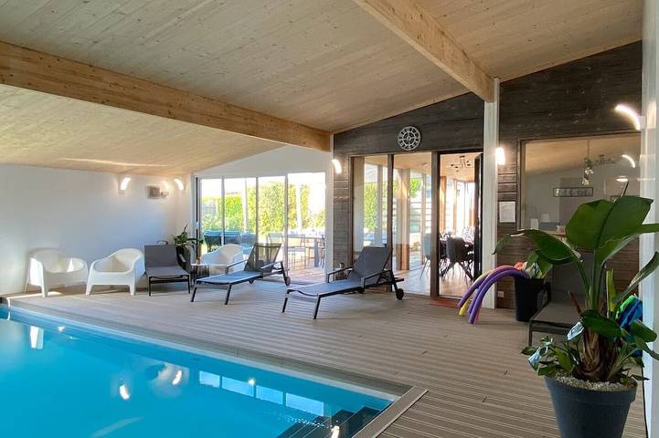 Villa pour 12 personnes, avec terrasse ainsi que jardin et jacuzzi - 1