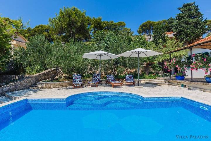 Villa pour 9 personnes, avec piscine et jardin, animaux acceptés à Zagreb