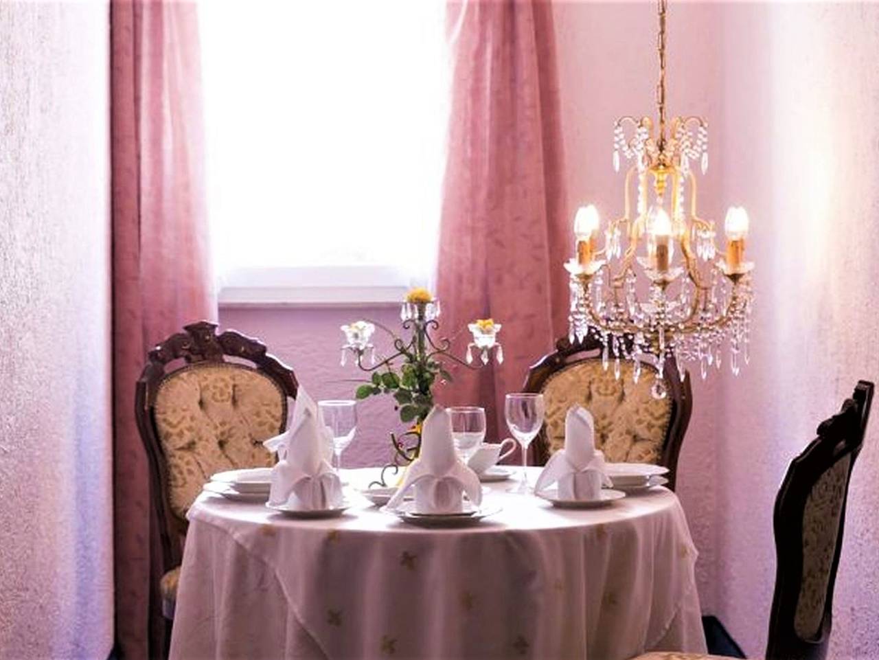 Hotel-Restaurant Traube - Einzelzimmer mit Frühstück in Neuffen, Albsteig Etappe 9