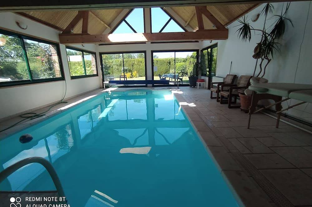 Maison De Campagne 4 Chambres Piscine Interieure et Sauna 8 Personnes Privatif in Clarques, Région de Saint-Omer
