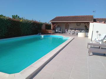 Location de vacances pour 6 personnes, avec piscine et terrasse à Nègrepelisse