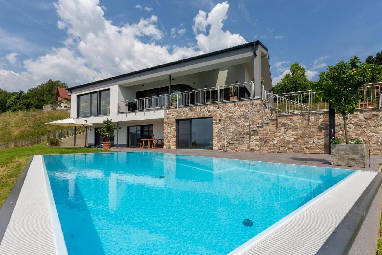 Greim15 --- ganzes Ferienhaus mit Fernsicht, Pool, Wellness in Deutschlandsberg, Steirerland