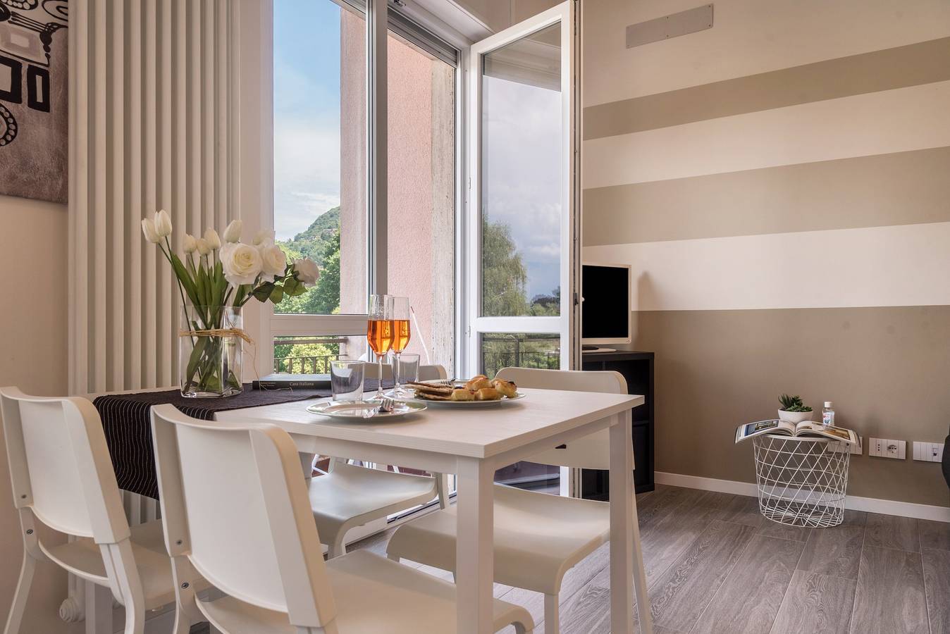 Ganze Wohnung, Ferienwohnung "Maison Bibi Lago Maggiore" mit Bergblick, Seeblick & Balkon in Laveno-Mombello, Lago Maggiore (Lombardei)