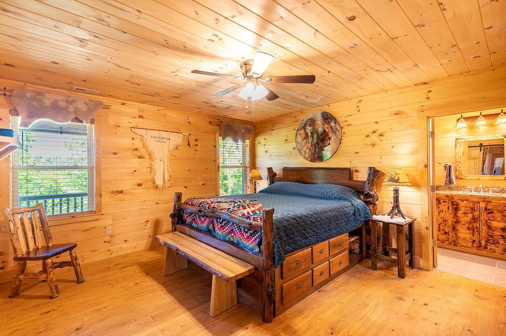 Heavenly mountain views! Premium luxury cabin. Step free entry-Harrah’s Casino. in Jackson County