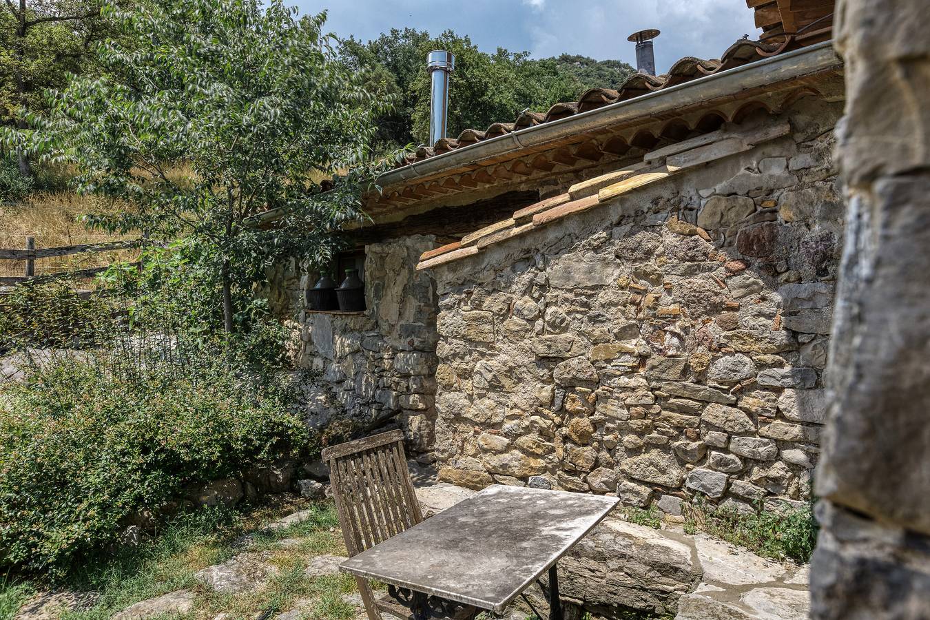 Habitación 'Xarel-lo' con vistas a la montaña, piscina compartida y terraza compartida in Montagut y Oix, Garrotxa