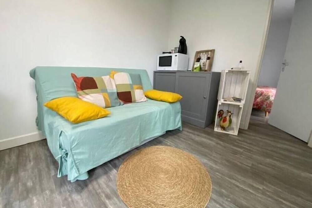 Studio de Jardin jusqu'à 4 Pers en face beaujolais in Montmerle-sur-Saône, Région de Bourg-en-Bresse