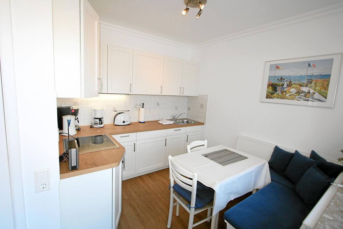 Ganze Wohnung, Modern eingerichtete Ferienwohnung auf zwei Ebenen im Herzen von Wenningstedt in Wenningstedt, Sylt