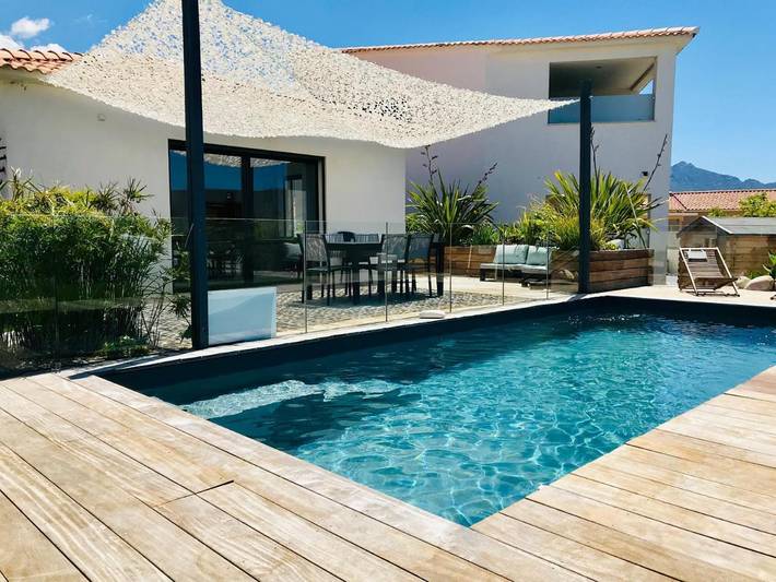 Location de vacances pour 6 personnes, avec piscine ainsi que jardin et vue à Calenzana - 4