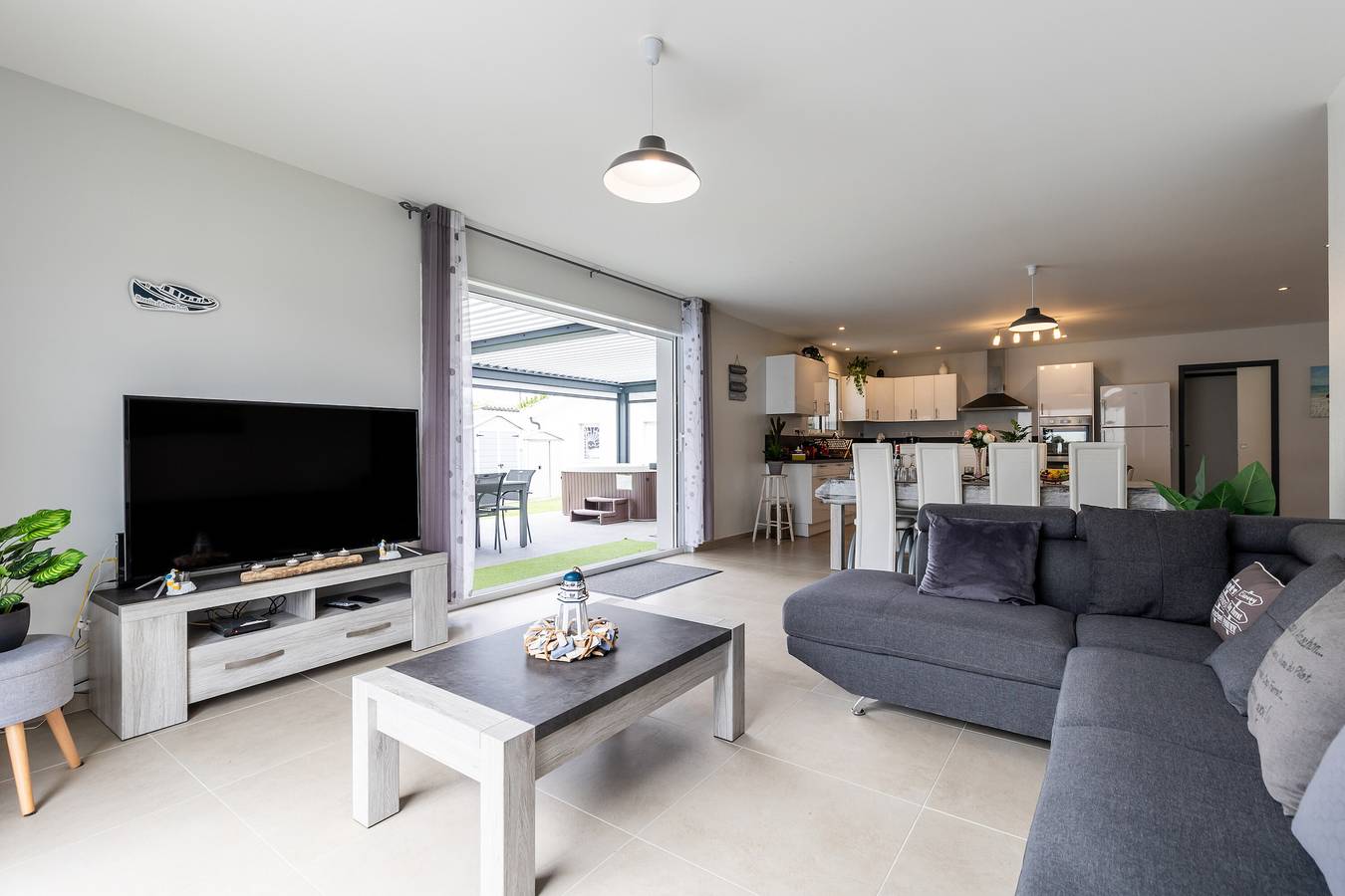 Casa de vacaciones "Villa Bassin D'Archachon" con piscina privada, terrazas privadas y Wi-Fi in Arès, Region de Arcachon