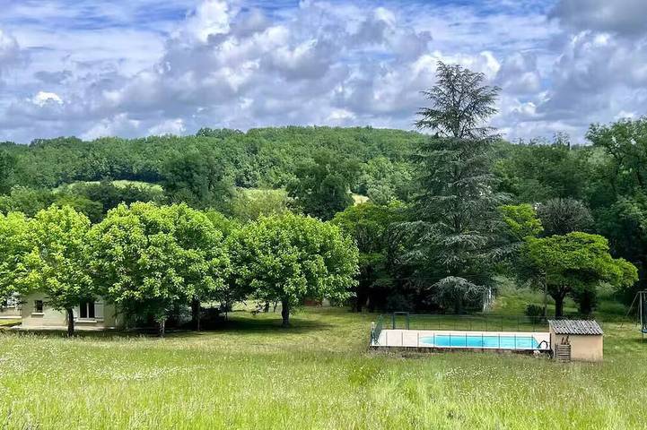 Location de vacances pour 8 personnes, avec Piscine à Cunèges
