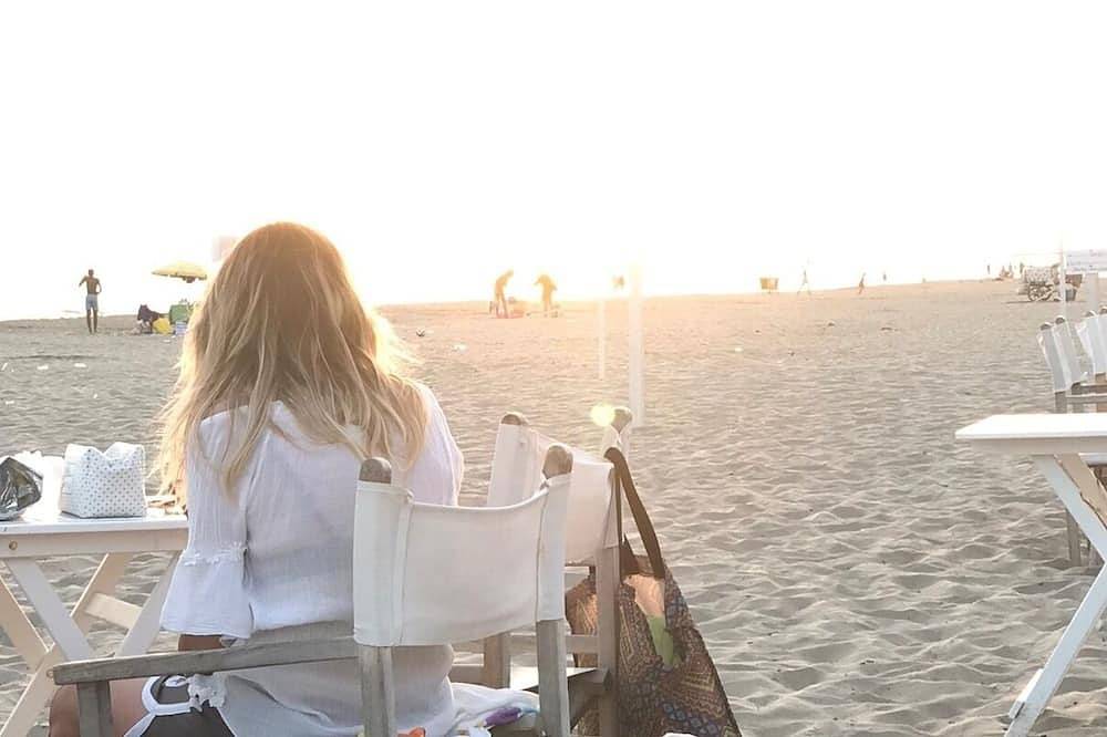 Appartamento intero, Designer apartment with private sea access 20 minutes from Rome in Torvaianica, Provincia di Roma