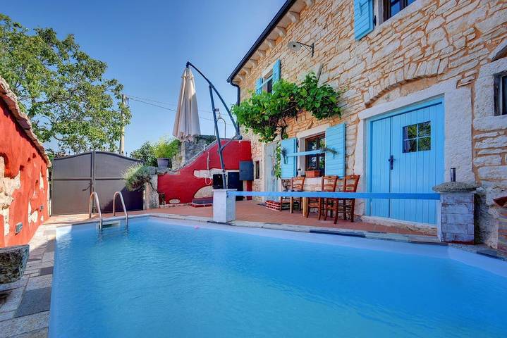 Location de vacances pour 4 personnes, avec piscine ainsi que jardin et terrasse, animaux acceptés à Svetvinčenat - 2
