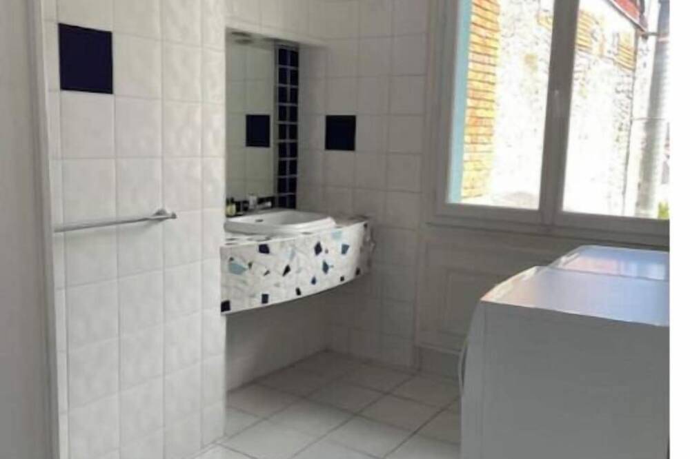 Appartement entier, Appartement spacieux de 100m2 6 personnes Lourdes in Lourdes, Hautes-Pyrénées