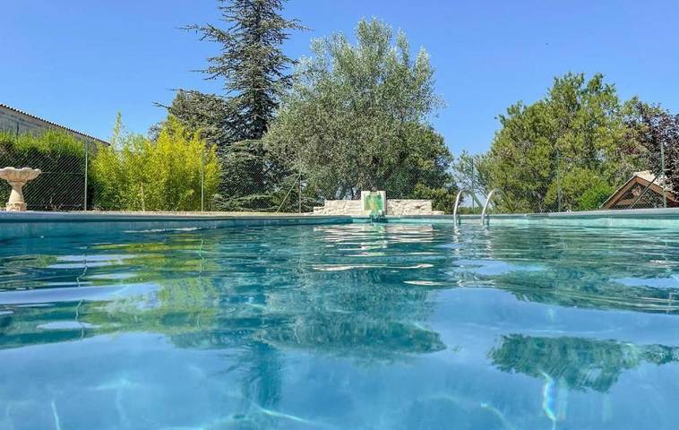 Location de vacances pour 6 personnes, avec Terrasse et Jardin ainsi que Piscine et Vue à Villes-sur-Auzon - 2