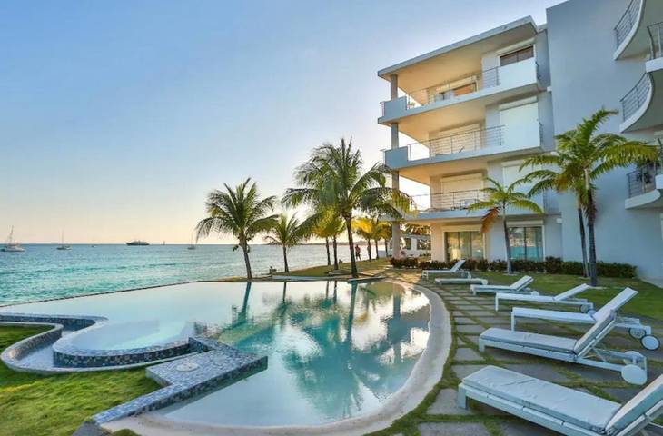 Gîte pour 4 personnes, avec balcon ainsi que piscine et vue dans Simpson Bay