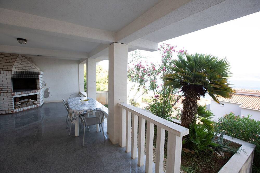 Entire apartment, One bedroom apartment with terrace and sea view Lokva Rogoznica, Omiš (A-19633-d) in Lokva Rogoznica, Split-Dalmatia