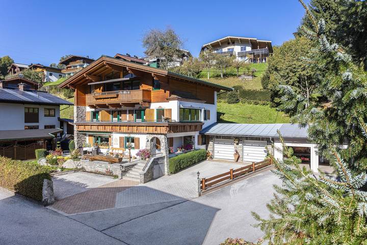 Ferienwohnung für 3 Personen, mit Pool und Balkon in Fieberbrunn