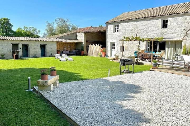 Location de vacances pour 6 personnes, avec Jacuzzi ainsi que Terrasse et Jardin à Saint-Médard-d'Aunis