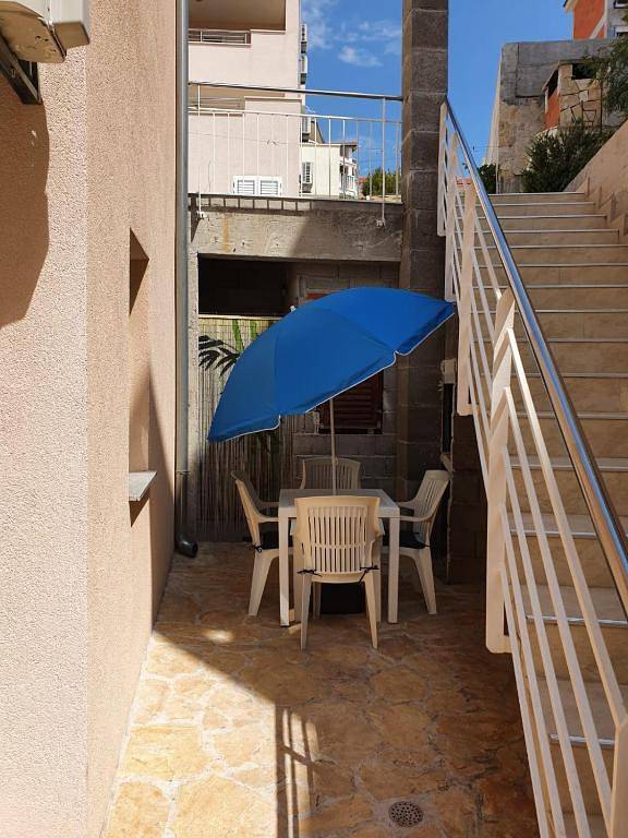 Ferienwohnung für 4 Personen, mit Terrasse und Garten in Okrug Gornji - 2