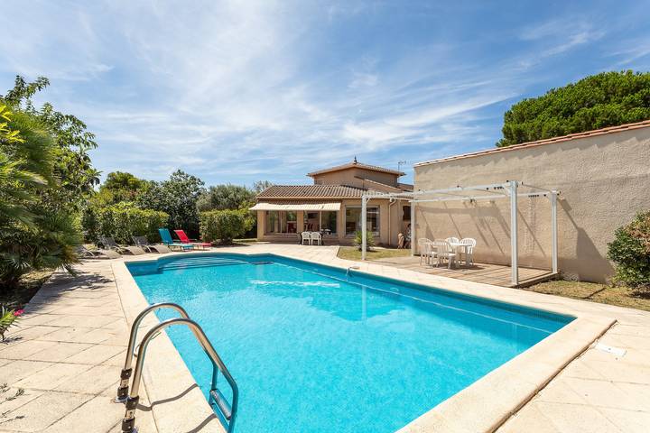 Maison de vacances pour 8 personnes, avec piscine ainsi que terrasse et jardin au Grau-d'Agde