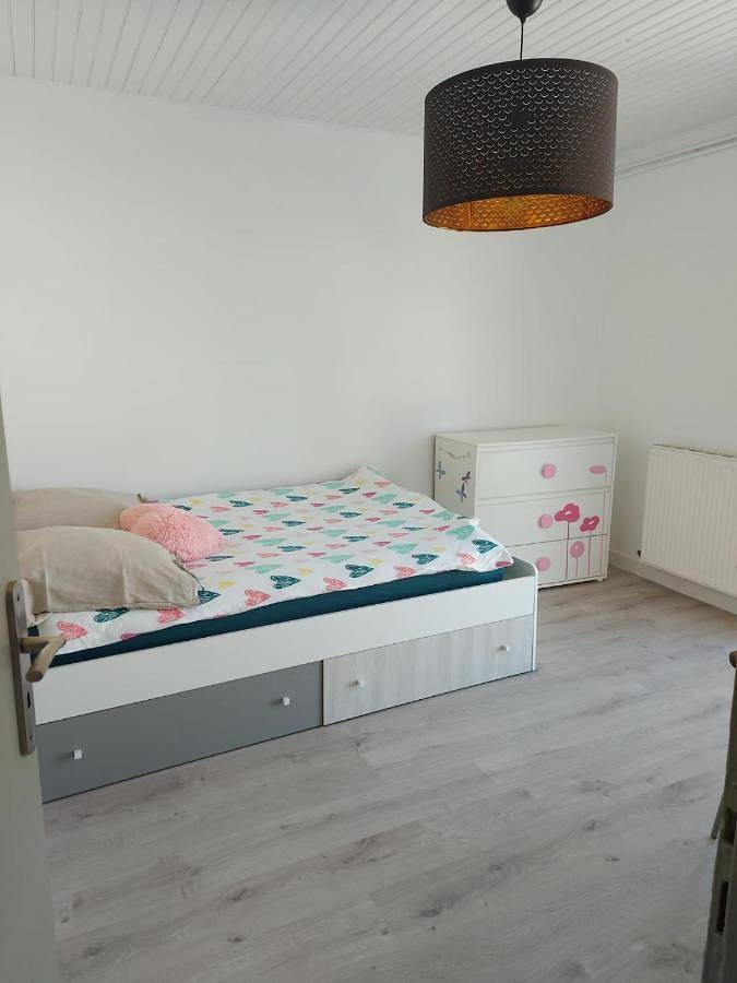 Appartement entier, Three-Bedroom Apartment in Miribel, Ain