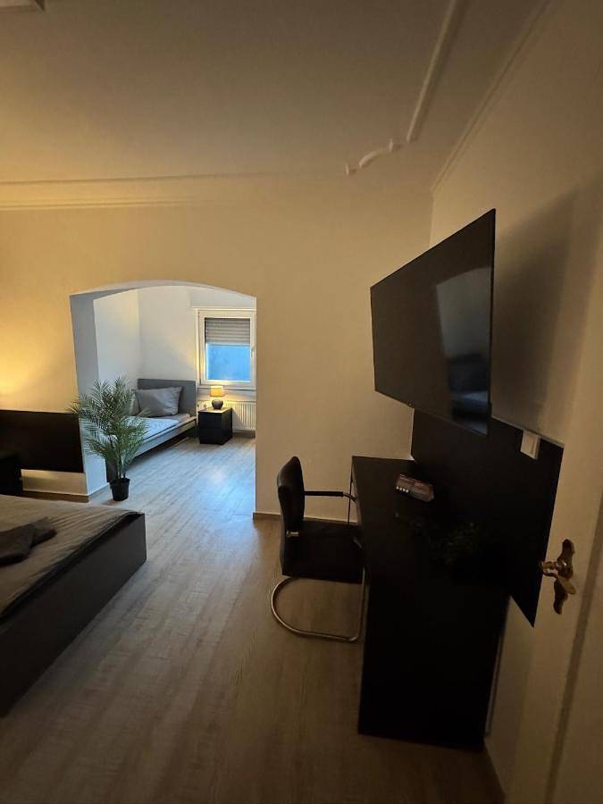Ferienwohnung für 9 Personen, mit Balkon und Terrasse sowie Garten und Sauna in Siegburg - 3
