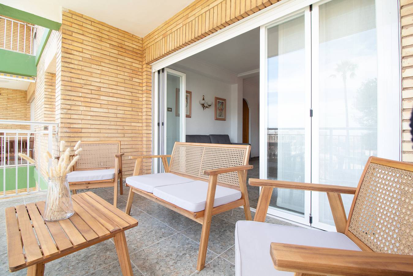 Apartamento entero, Global Vacacional: Apartamento con terraza y piscina en primera línea de playa in Canet de Berenguer, Costa de Valencia