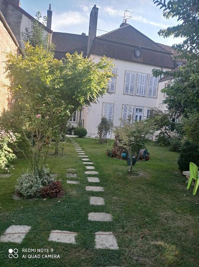 Location de vacances pour 4 personnes, avec Terrasse ainsi que Jardin et Piscine à Saint-Jean-de-Losne - 3