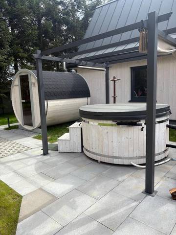 Location de vacances pour 4 personnes, avec sauna et piscine ainsi que vue et jardin dans Radawa